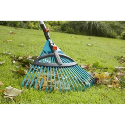 Combisysteem Kunststof Bladhark, Verstelbaar - 35cm - Gardena -Tuinwereld Verkoop combisysteem kunststof bladhark verstelbaar 35cm gardena 4 3